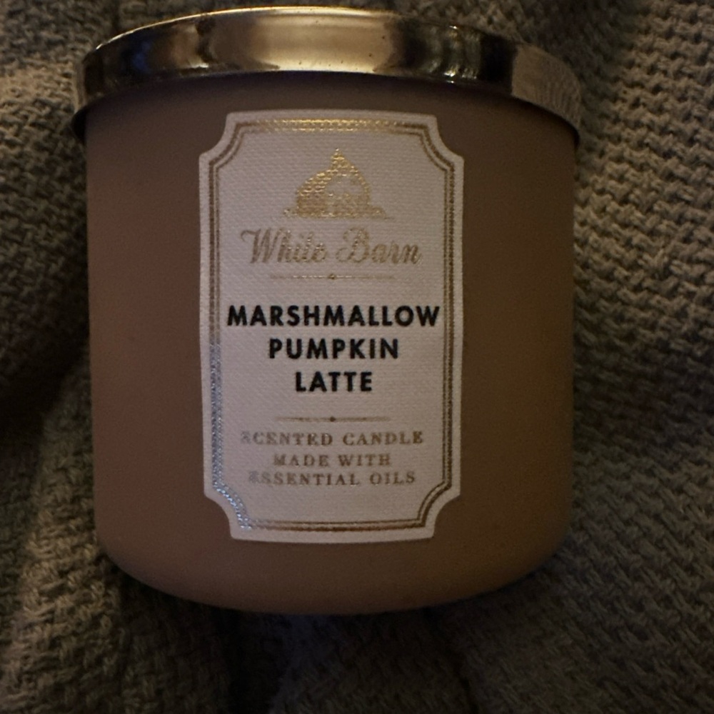 White Barn Marshmallow Pumpkin Latte Candle - Tan